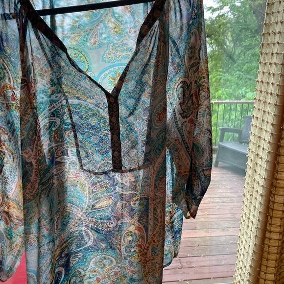 Lightweight top with beautiful colors - Picture 2 of 6